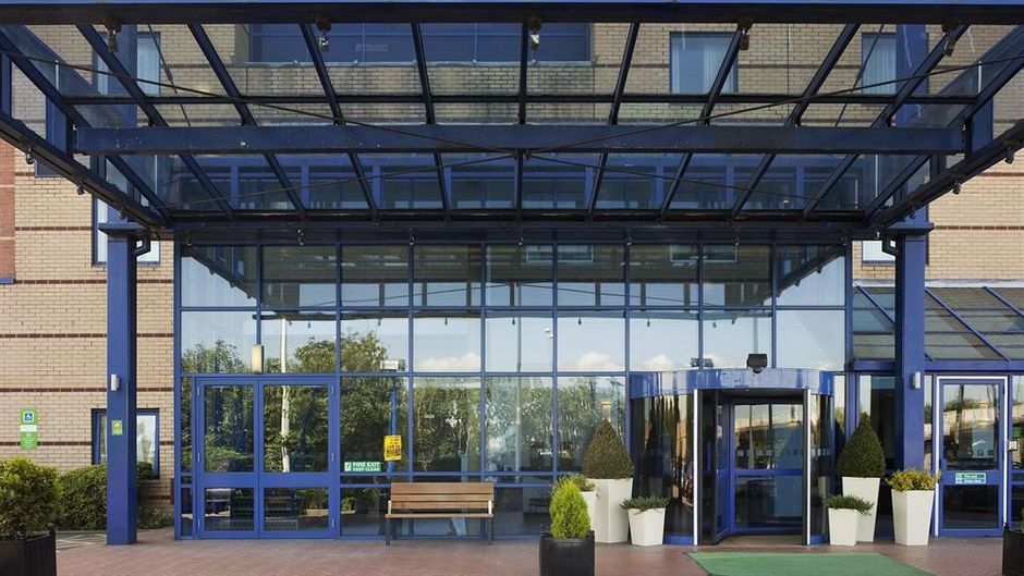 Holiday Inn Brent Cross Exterior