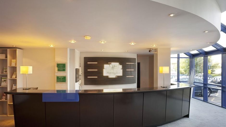 Holiday Inn Brent Cross Lobby