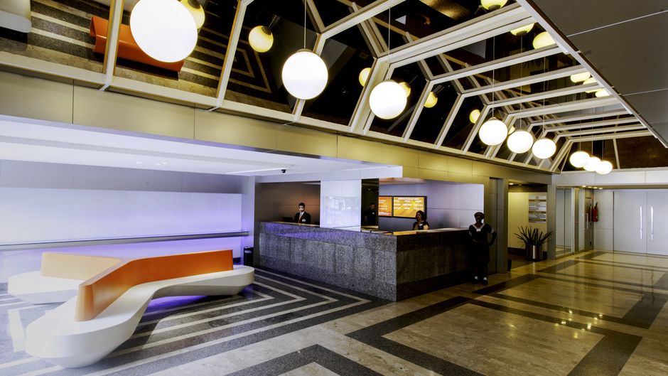 Hotel Boulevard Plaza Lobby