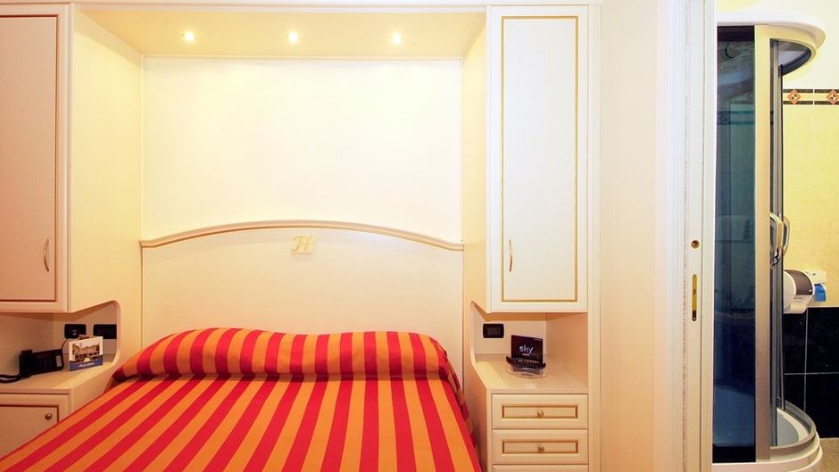 Fashion Hotel Room
