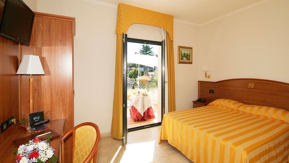 Fashion Hotel Room