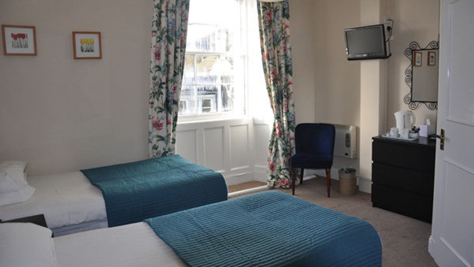 Atholl Arms Hotel Room