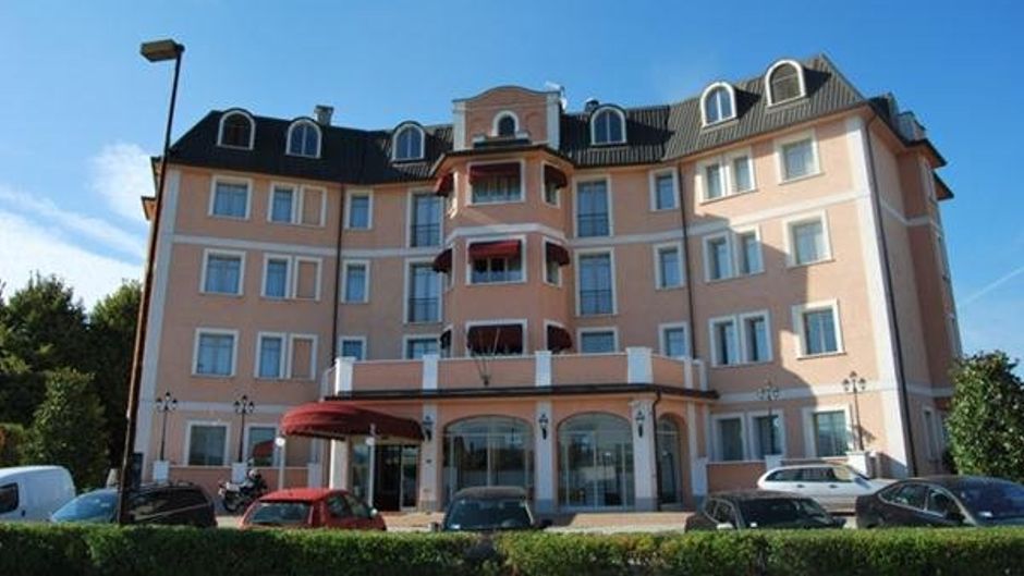 Green Hotel Exterior