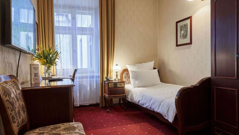 Pollera Hotel Room