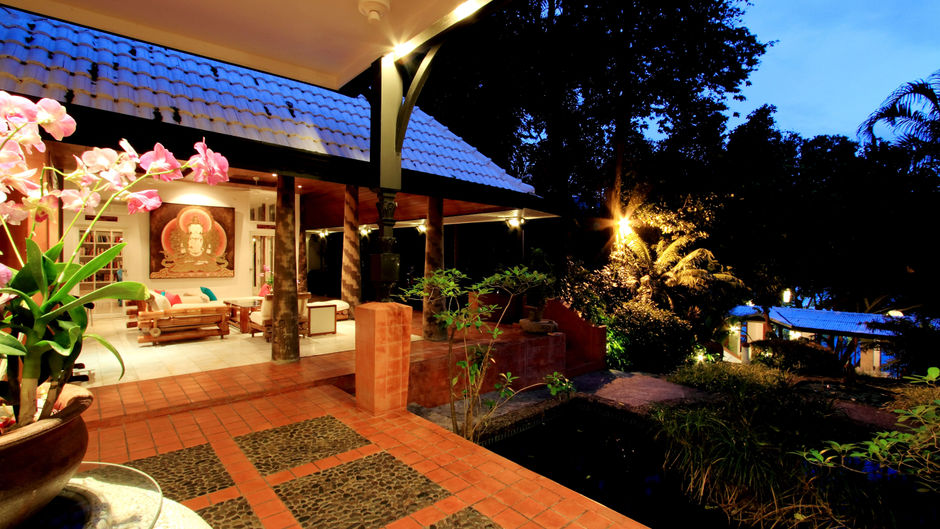Mom Tri's Villa Royale Lobby