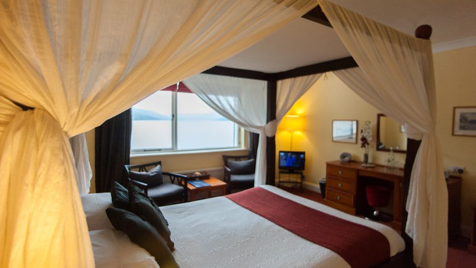 Four Seasons Hotel Room