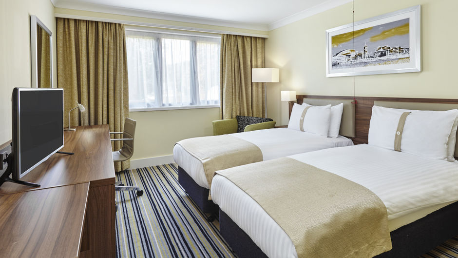 Holiday Inn Cardiff North M4J Room
