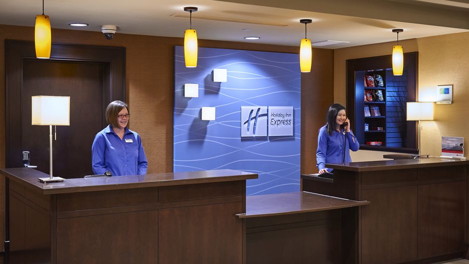 Holiday Inn Express Hotel & Stes Timmins Lobby