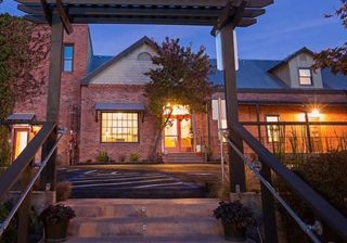 Hanford House B & B Inn