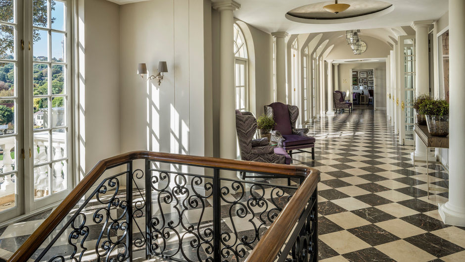 Four Seasons Hotel Westcliff Lobby