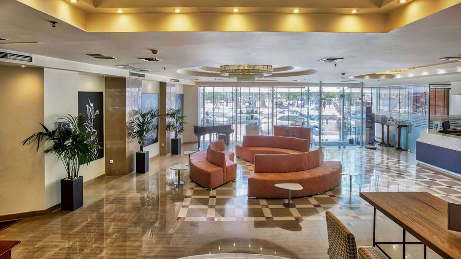 Astoria Capsis Lobby