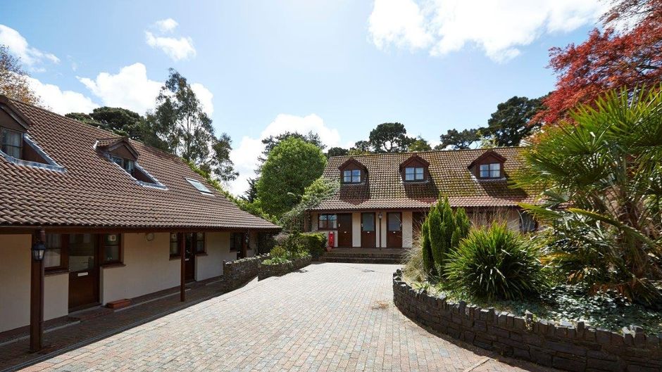 The Cedars Inn Exterior