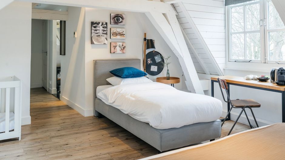 Eye Hotel Room