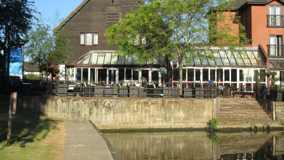 The Bridge Hotel Exterior