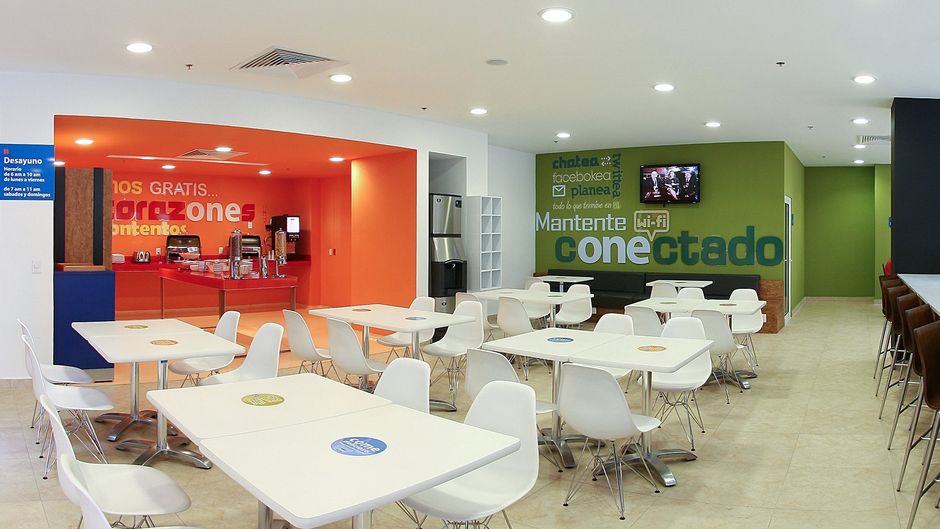 One Leon Poliforum Restaurant