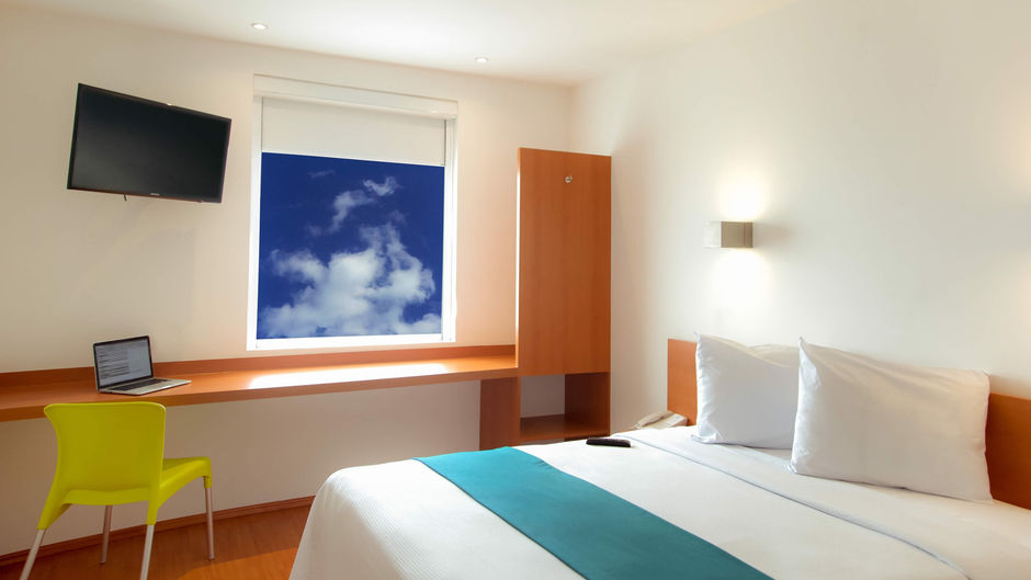 One Monclova Room