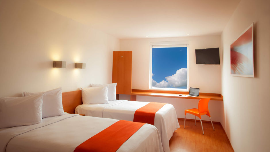 One Monclova Room