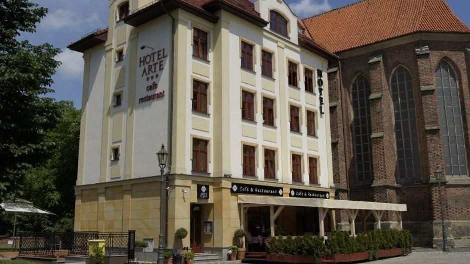 Hotel Arte-Brzeg Exterior