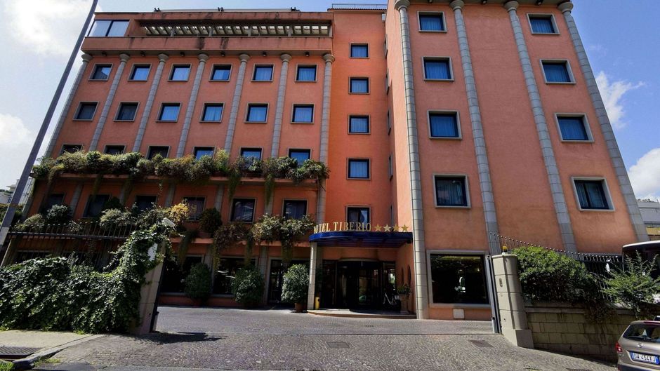 Grand Hotel Tiberio Exterior