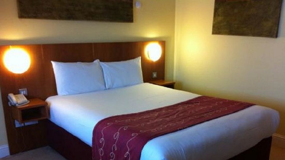 Central Hotel Tullamore Room