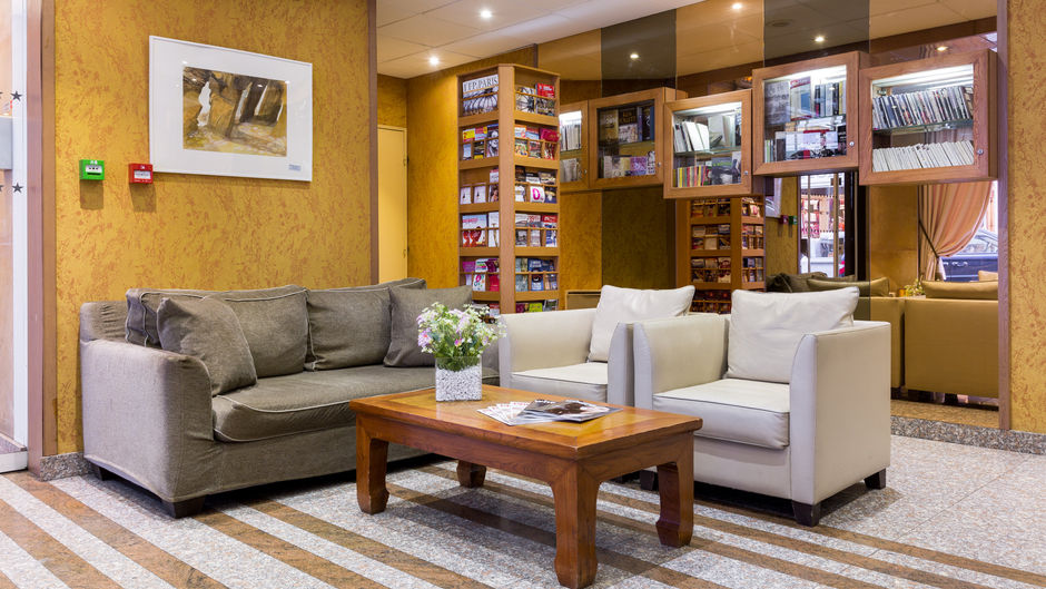 Fertel Etoile Hotel Lobby