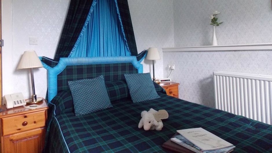 Atholl Arms Hotel Room
