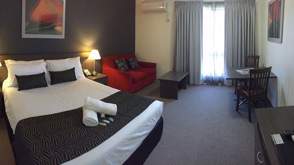 Country Comfort Hunts Liverpool Room