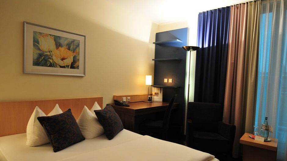 Flandrischer Hof Hotel Room
