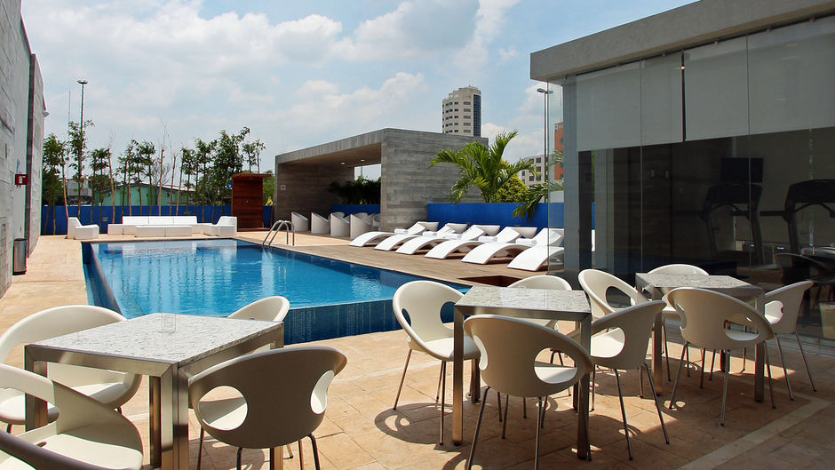 One Villahermosa 2000 Pool