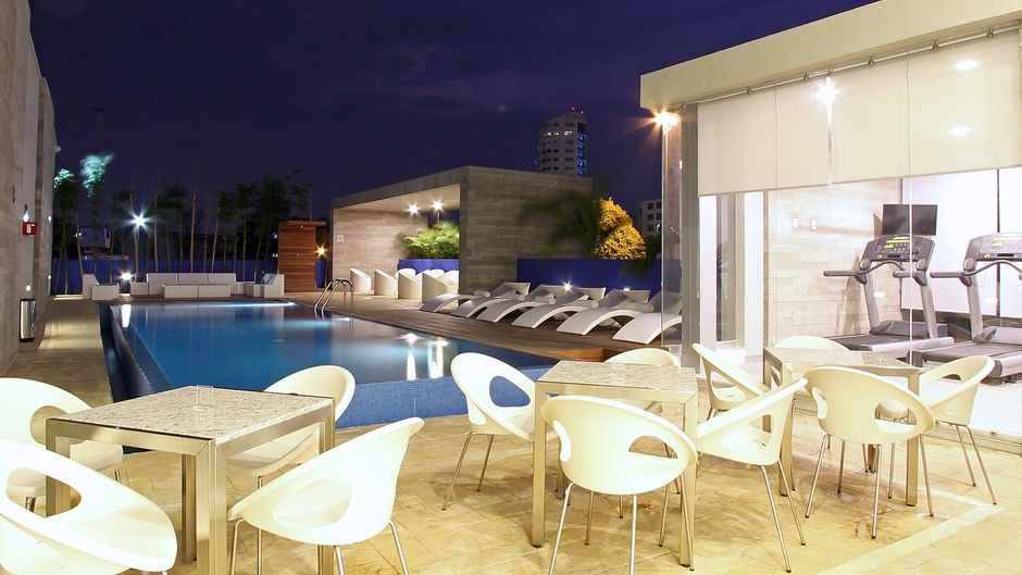 One Villahermosa 2000 Pool