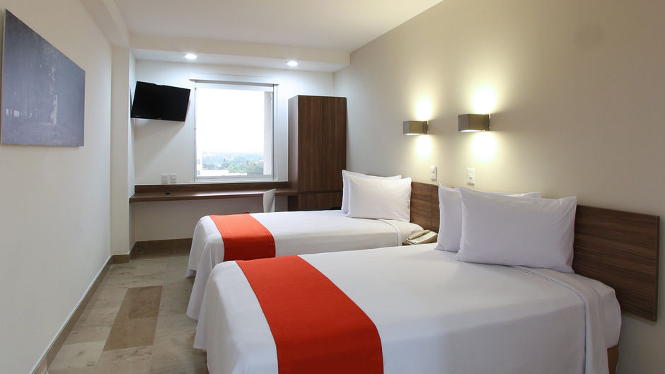One Villahermosa 2000 Room