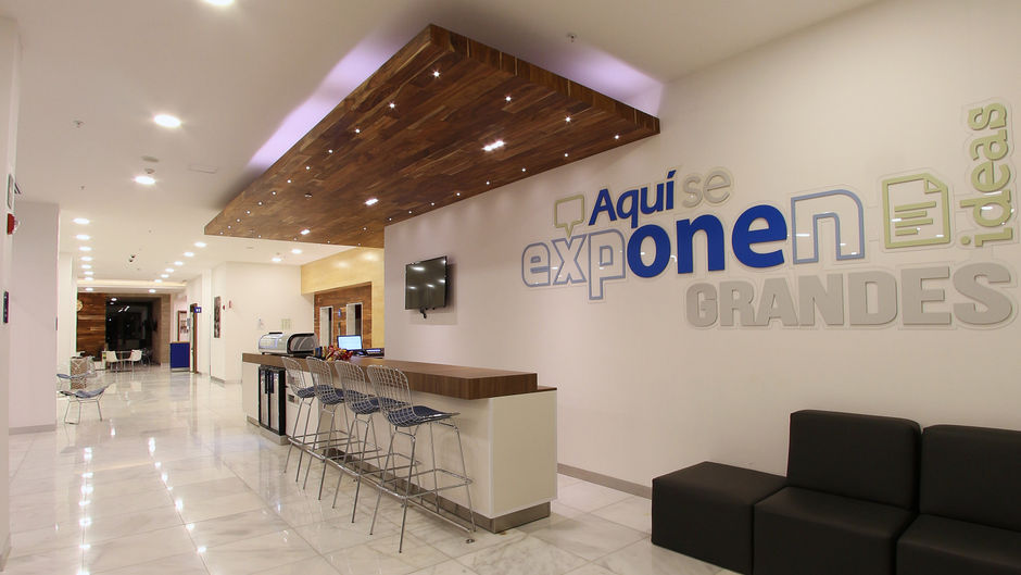 One Villahermosa 2000 Lobby