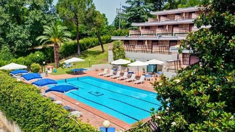 Garden Hotel Pool