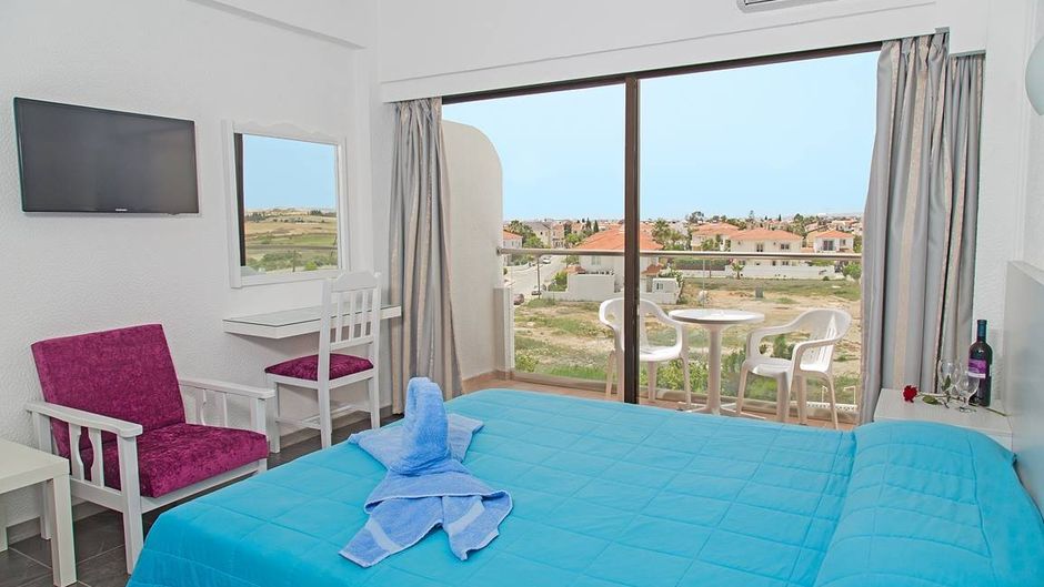 Sveltos Hotel Room