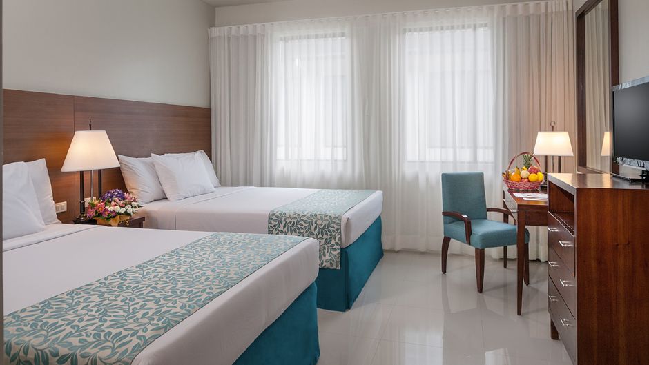 Holiday Inn Suites Batangas Limapark Room