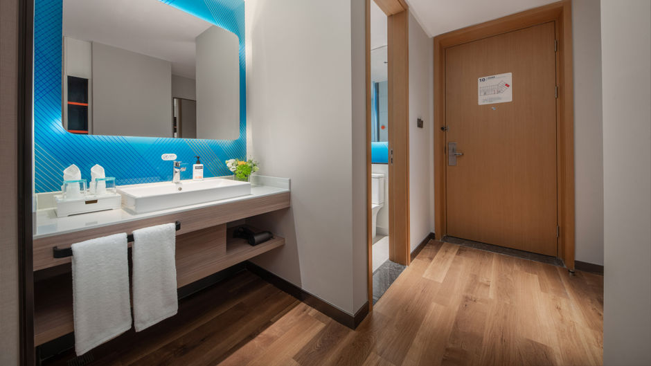 Holiday Inn Exp Jiangbei Wonhall Room