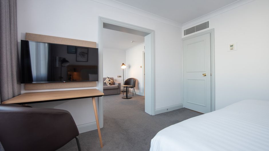 Holiday Inn Glasgow Airport Suite