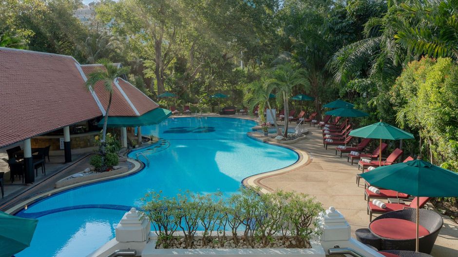 Royal Orchid Sheraton Riverside Hotel Pool