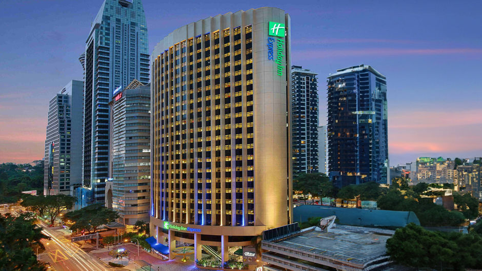 Holiday Inn Express City Center Exterior