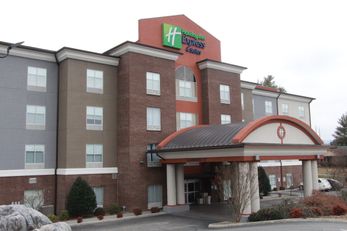 Holiday Inn Express Suites Wytheville