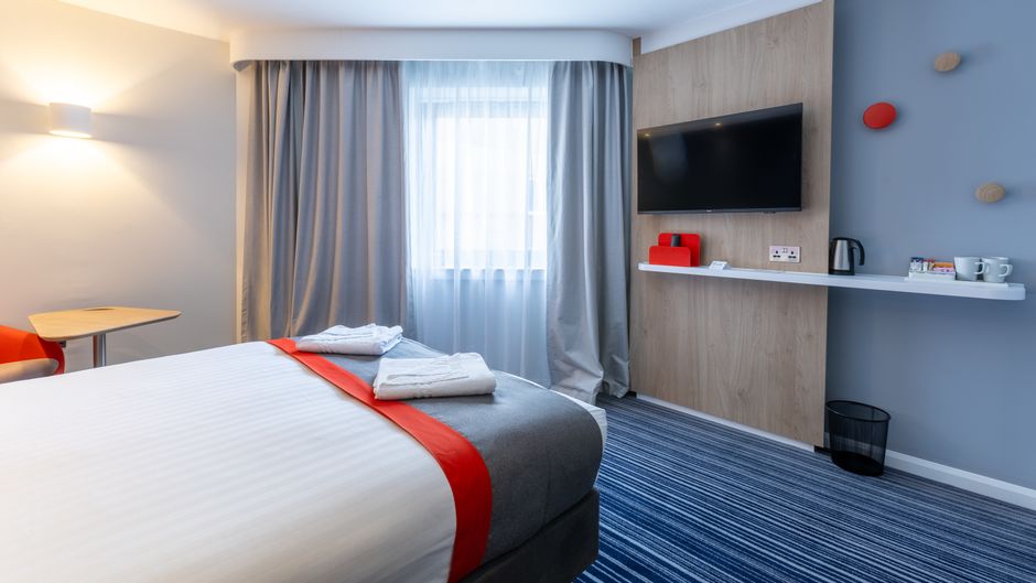 Holiday Inn Express Croydon Lobby