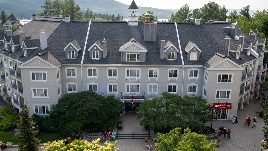 Holiday Inn Express & Suites Tremblant Exterior