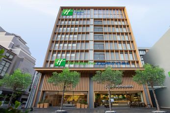 Holiday Inn Exp Suites Central Pier