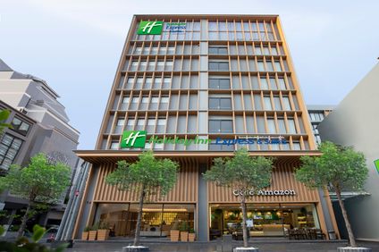 Holiday Inn Exp Suites Central Pier