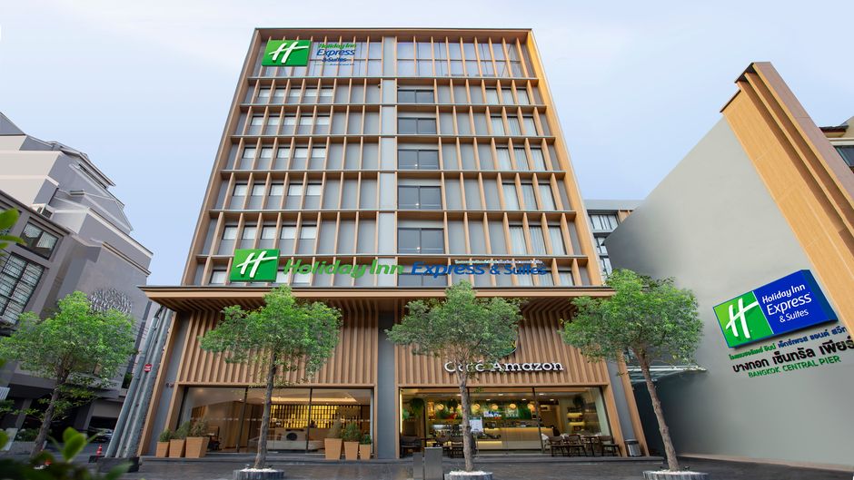 Holiday Inn Exp Suites Central Pier Exterior