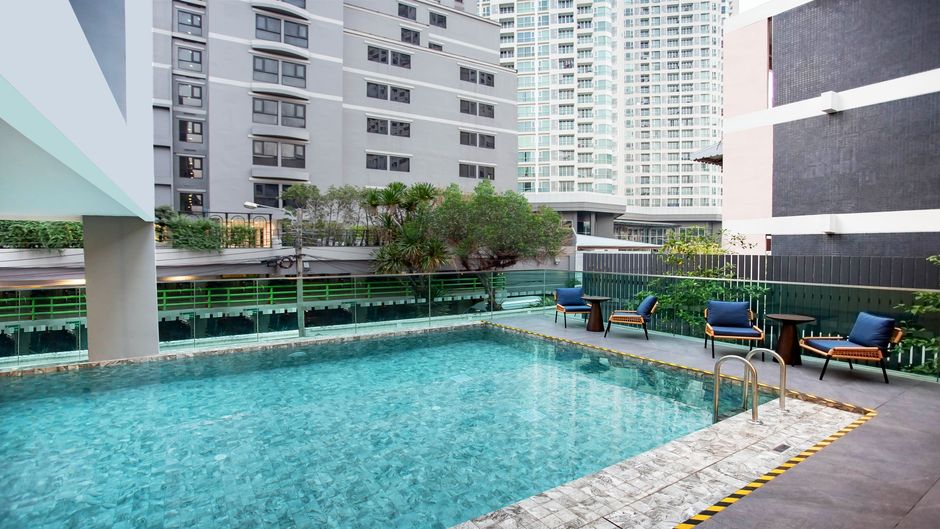 Holiday Inn Exp Suites Central Pier Pool