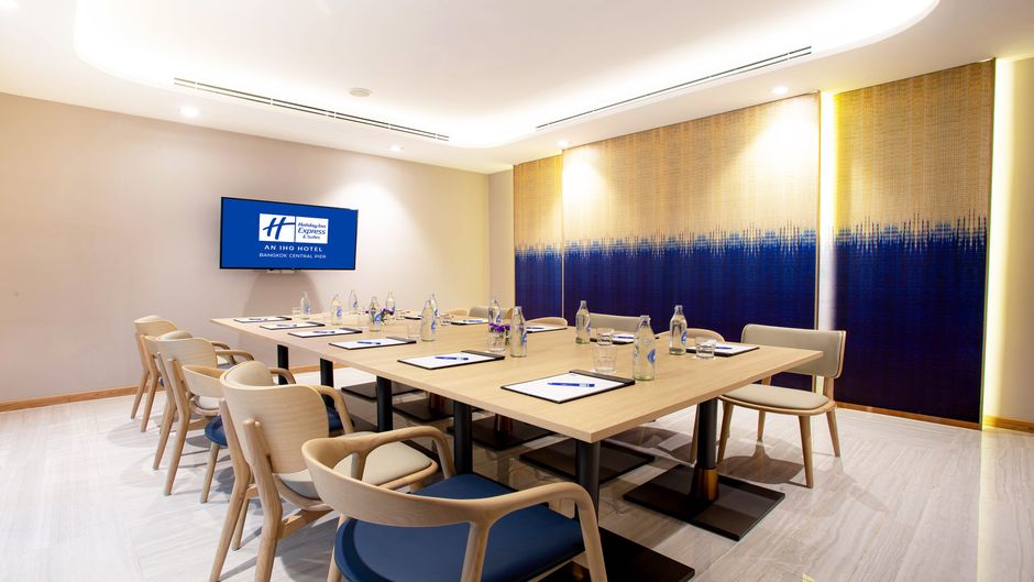 Holiday Inn Exp Suites Central Pier Meeting