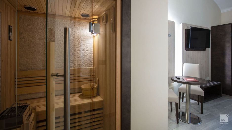 Diplomatic Hotel Suite