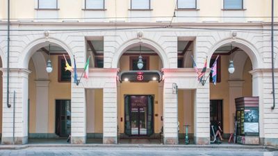 Diplomatic Hotel