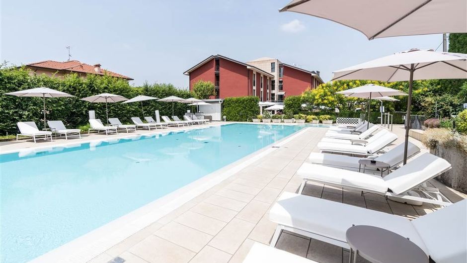 Red's Redaelli Hotel Pool
